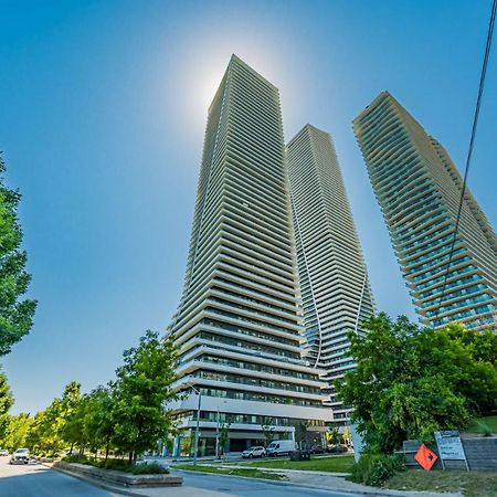 Condo In Parklawn & Lake Shore With Free Parking Close To Airport Торонто Екстериор снимка