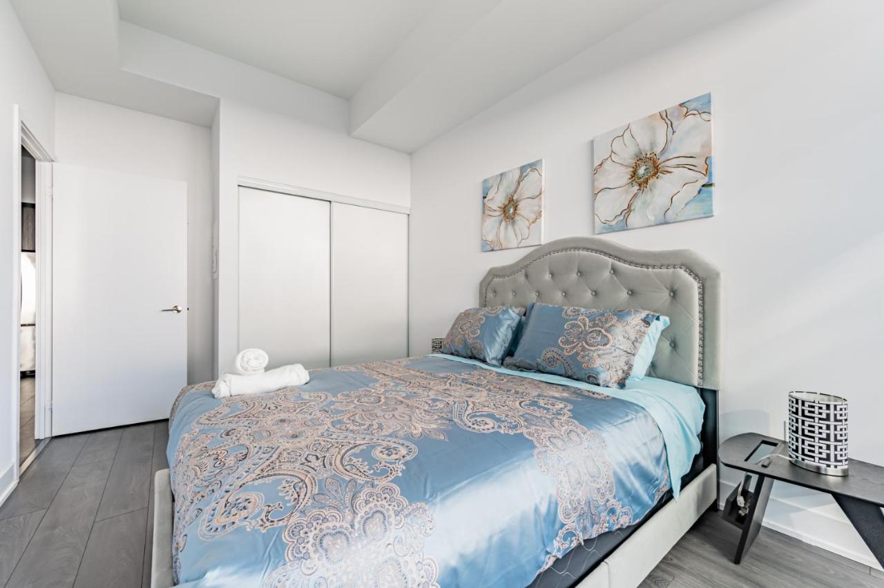 Condo In Parklawn & Lake Shore With Free Parking Close To Airport Торонто Екстериор снимка