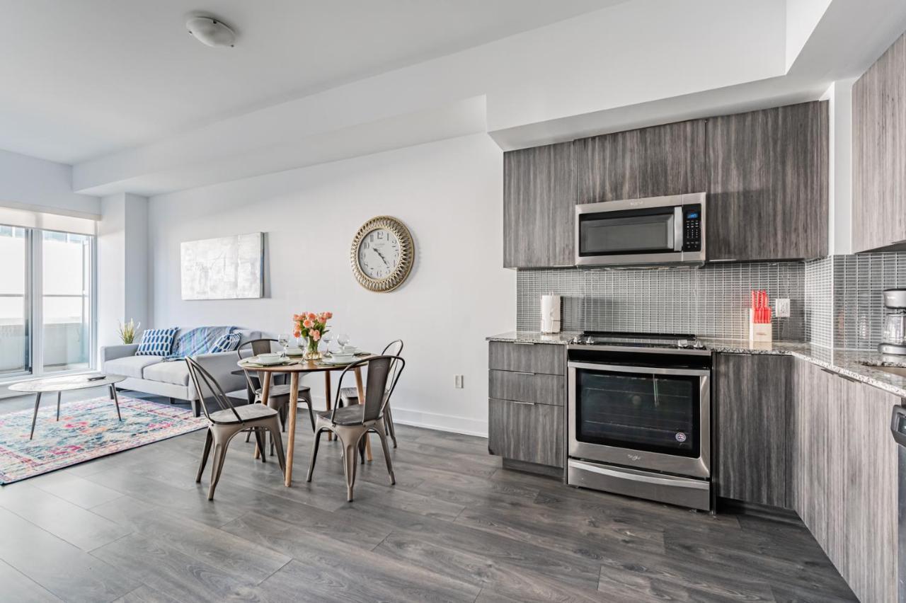 Condo In Parklawn & Lake Shore With Free Parking Close To Airport Торонто Екстериор снимка