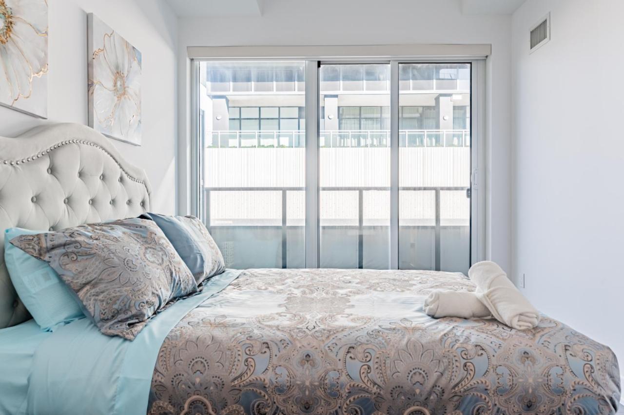 Condo In Parklawn & Lake Shore With Free Parking Close To Airport Торонто Екстериор снимка