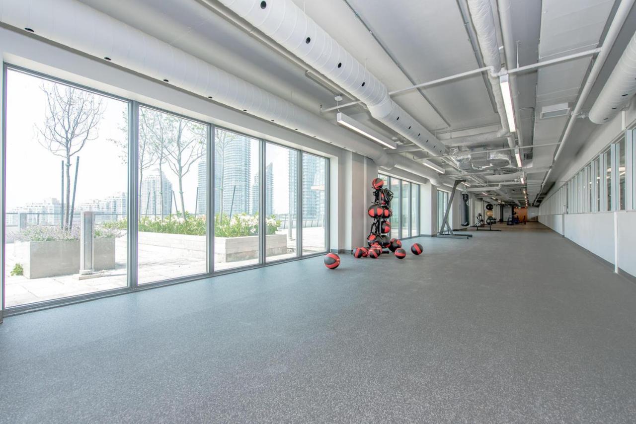 Condo In Parklawn & Lake Shore With Free Parking Close To Airport Торонто Екстериор снимка