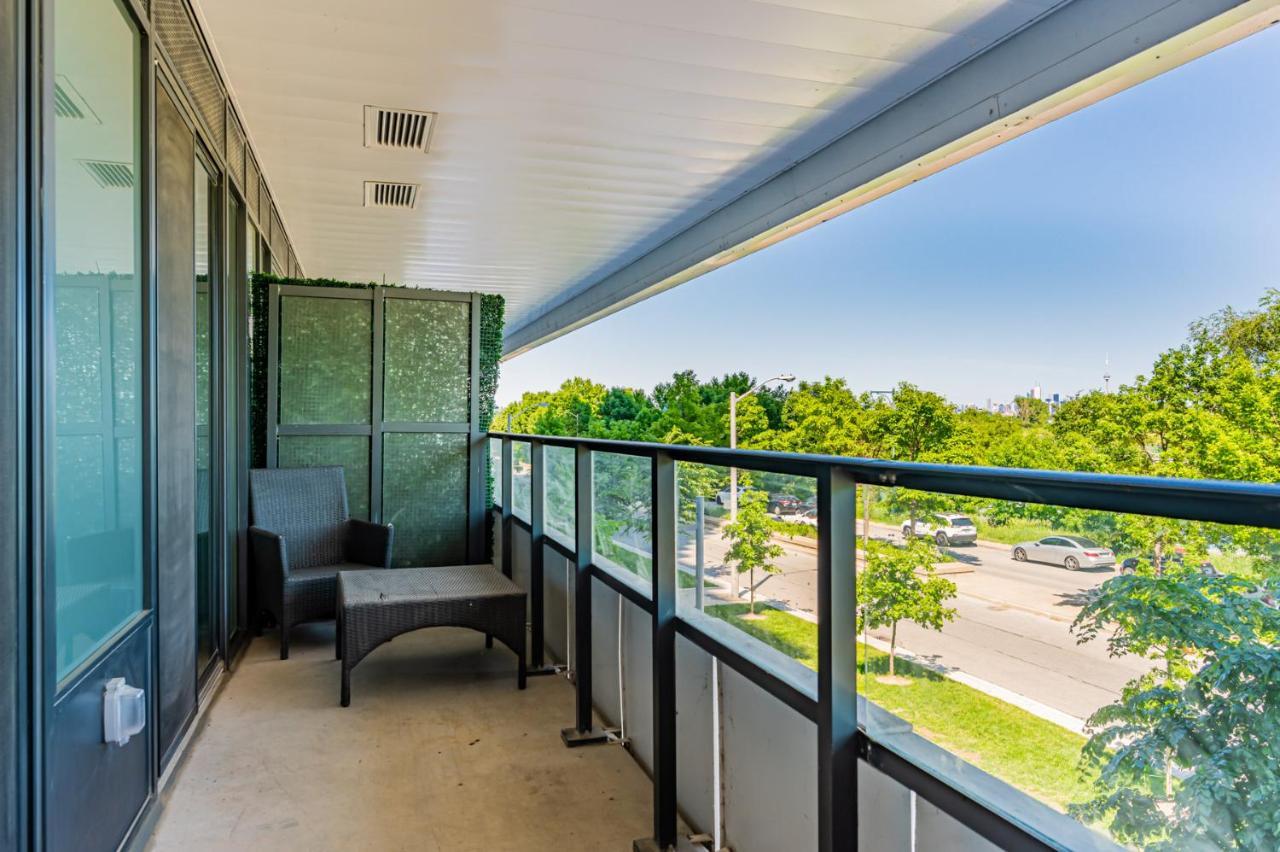 Condo In Parklawn & Lake Shore With Free Parking Close To Airport Торонто Екстериор снимка