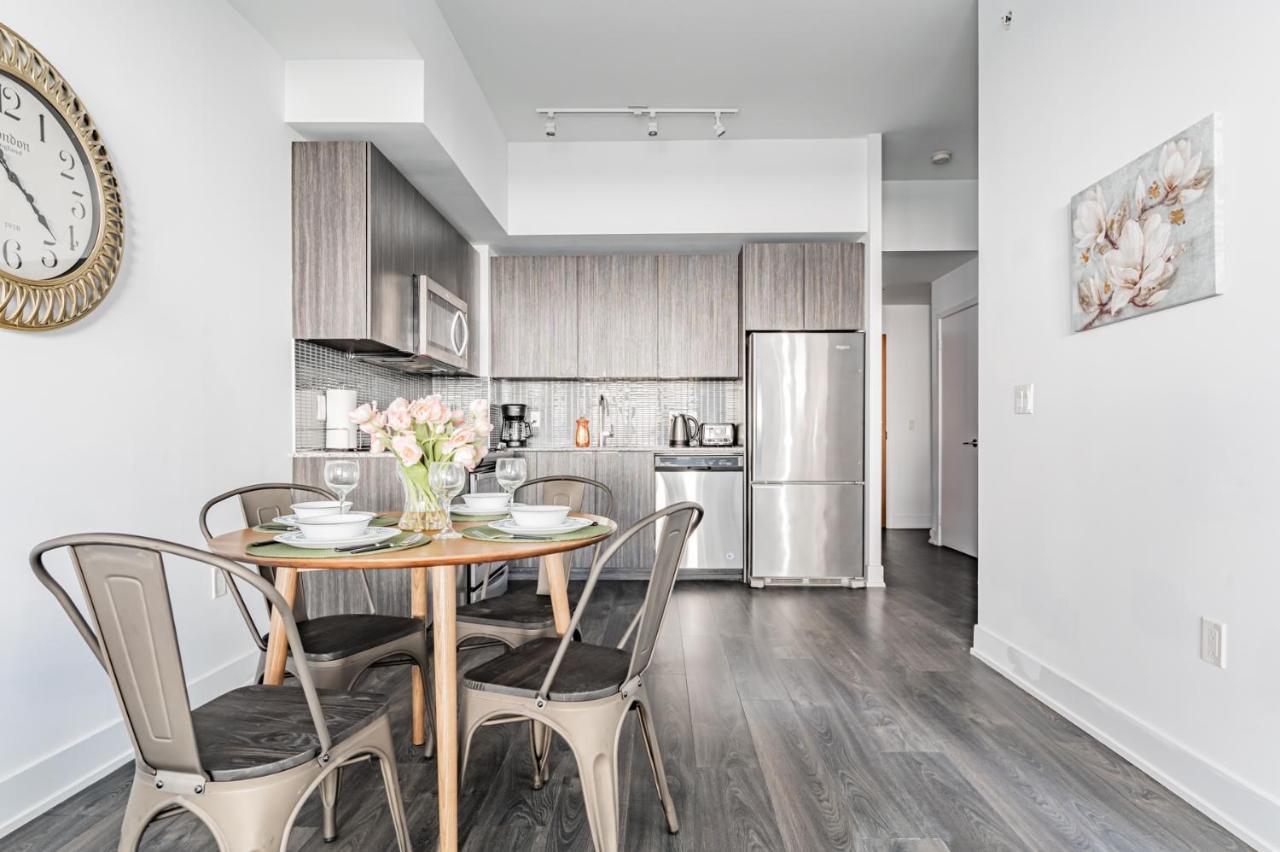 Condo In Parklawn & Lake Shore With Free Parking Close To Airport Торонто Екстериор снимка
