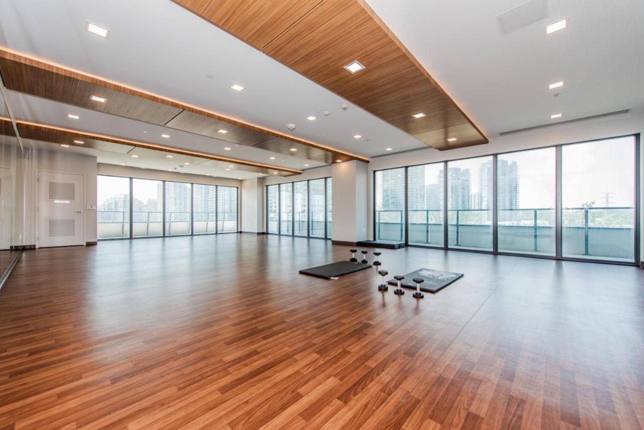 Condo In Parklawn & Lake Shore With Free Parking Close To Airport Торонто Екстериор снимка