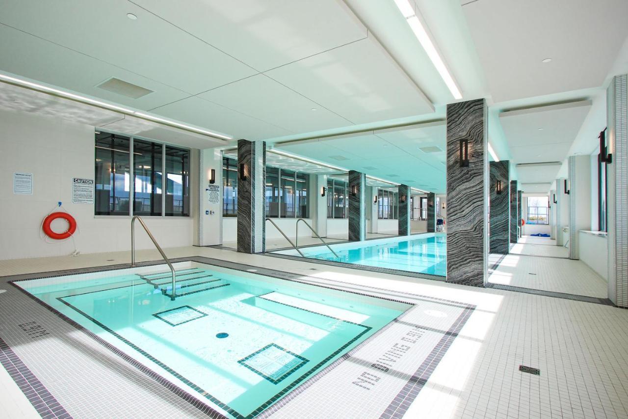 Condo In Parklawn & Lake Shore With Free Parking Close To Airport Торонто Екстериор снимка