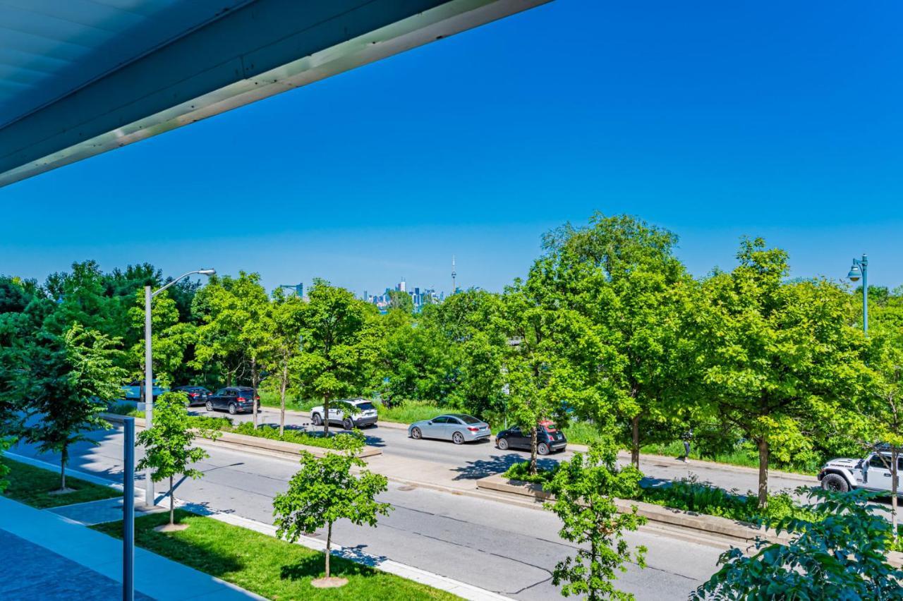 Condo In Parklawn & Lake Shore With Free Parking Close To Airport Торонто Екстериор снимка