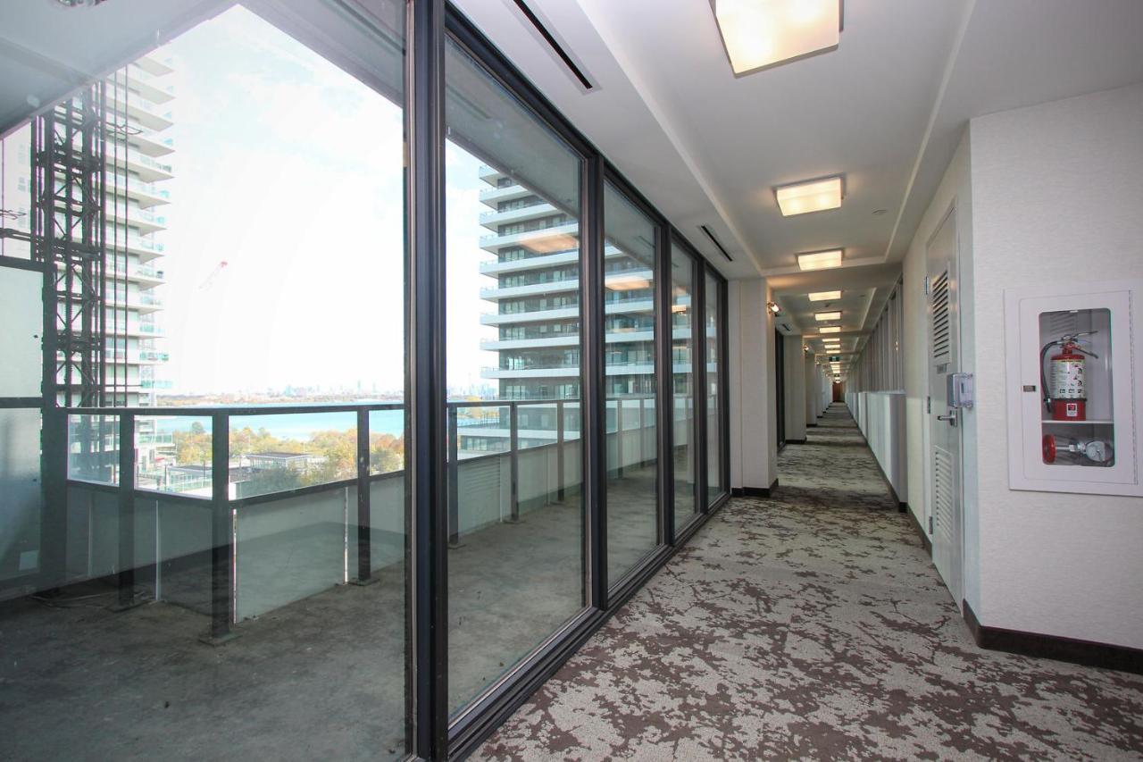 Condo In Parklawn & Lake Shore With Free Parking Close To Airport Торонто Екстериор снимка