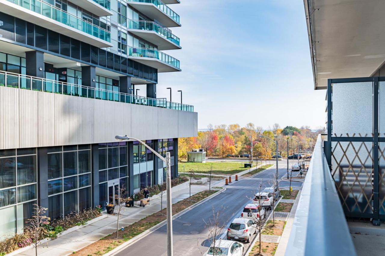 Condo In Parklawn & Lake Shore With Free Parking Close To Airport Торонто Екстериор снимка