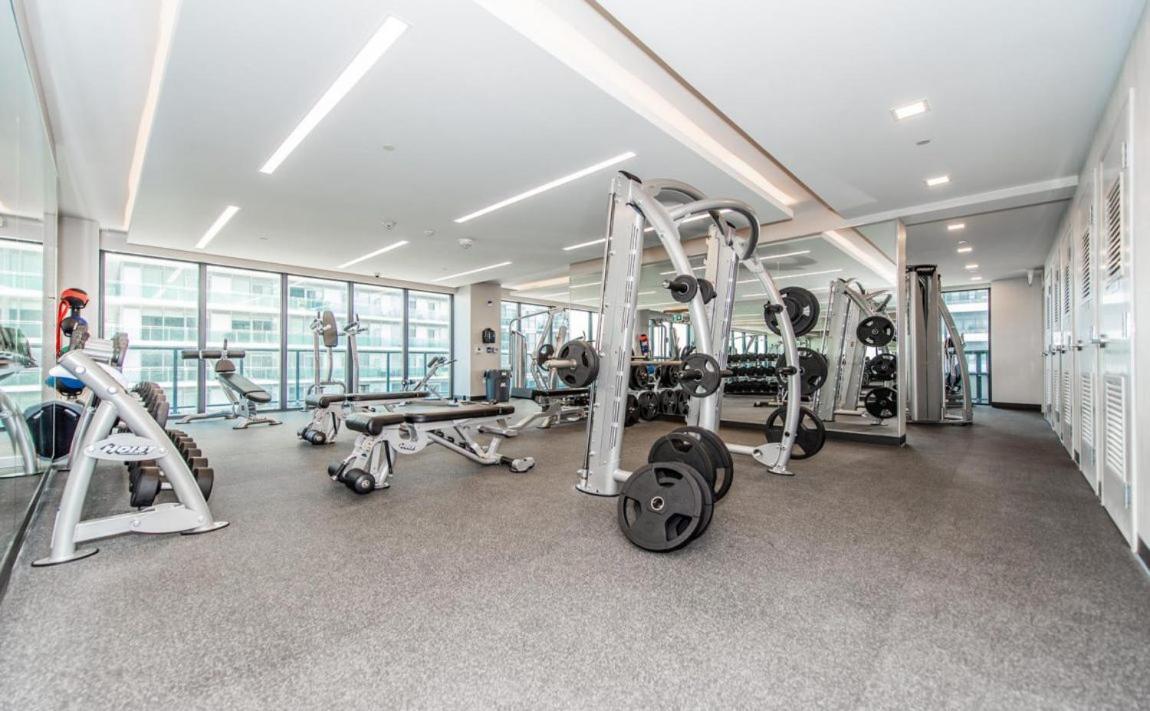 Condo In Parklawn & Lake Shore With Free Parking Close To Airport Торонто Екстериор снимка