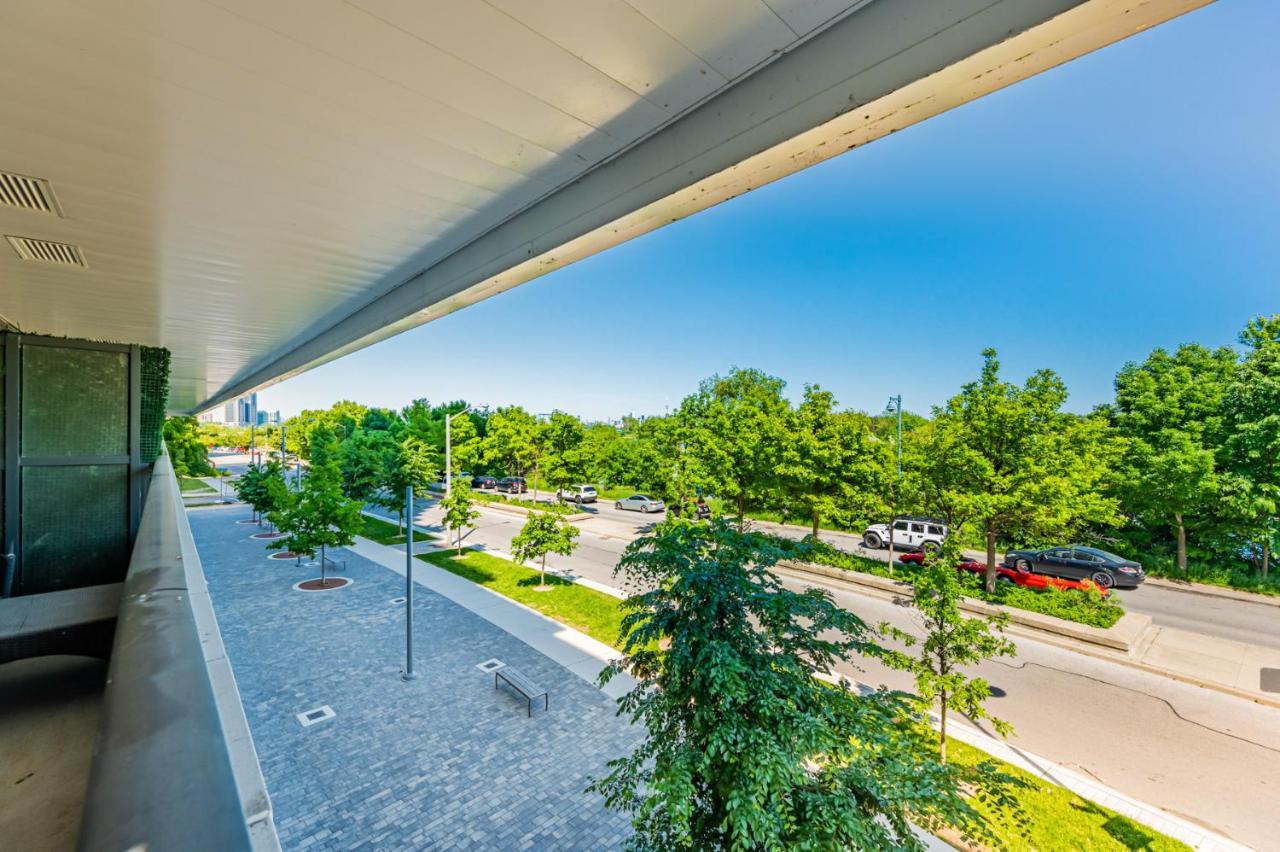 Condo In Parklawn & Lake Shore With Free Parking Close To Airport Торонто Екстериор снимка
