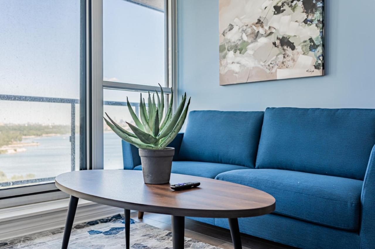Condo In Parklawn & Lake Shore With Free Parking Close To Airport Торонто Екстериор снимка