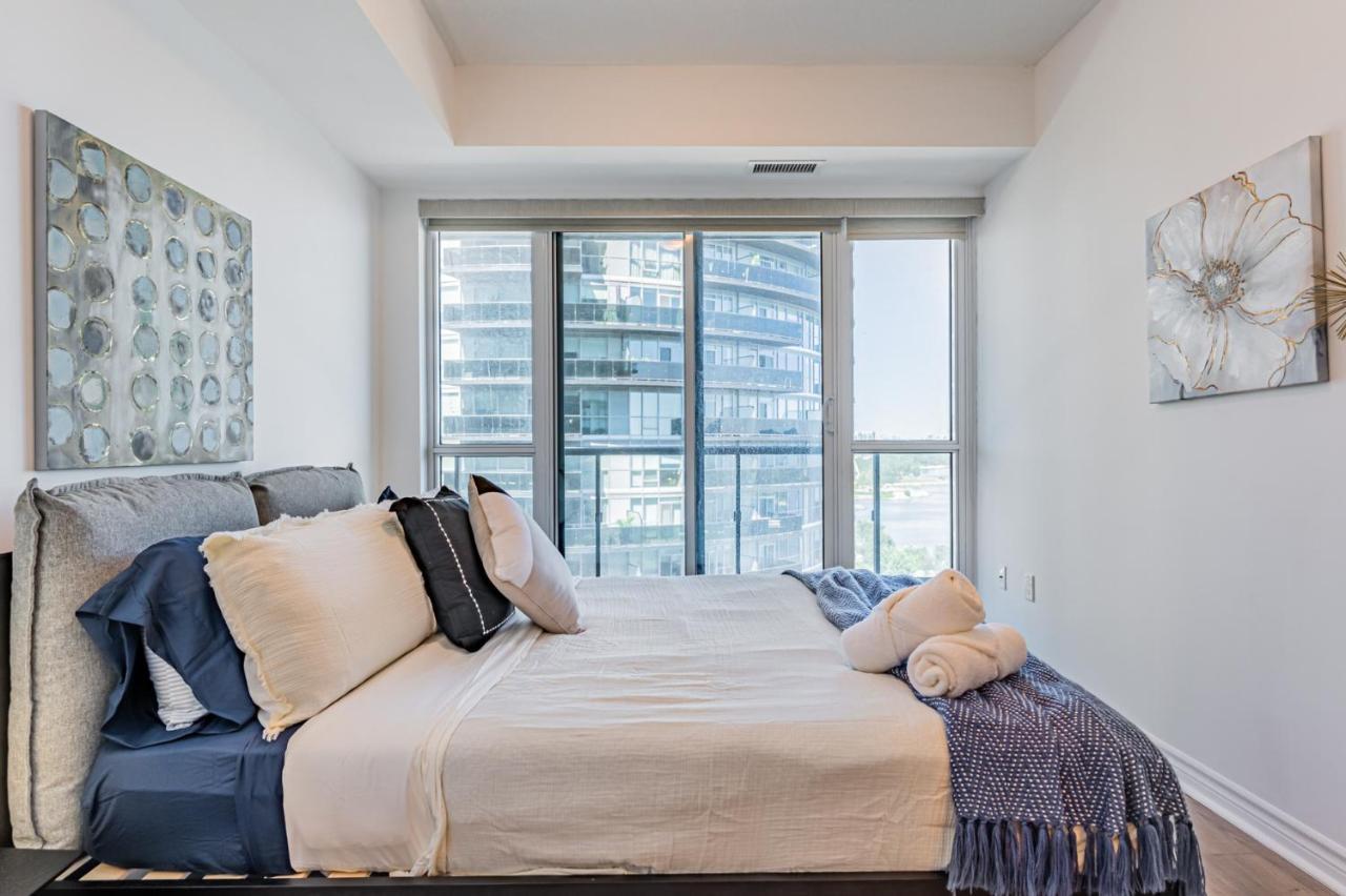Condo In Parklawn & Lake Shore With Free Parking Close To Airport Торонто Екстериор снимка