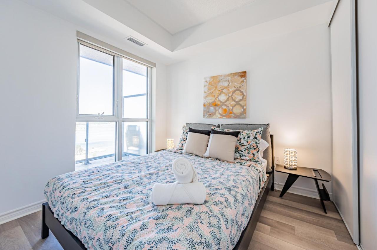 Condo In Parklawn & Lake Shore With Free Parking Close To Airport Торонто Екстериор снимка
